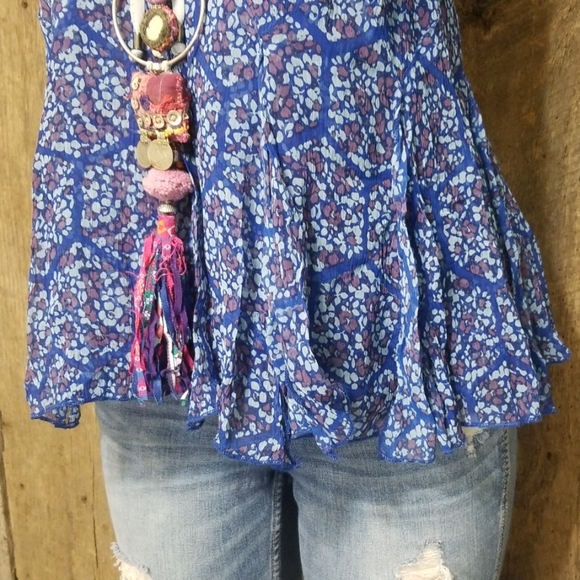 FREE PEOPLE PRINT PATTERN FLOWY LAYERS TOP! - Picture 3 of 8